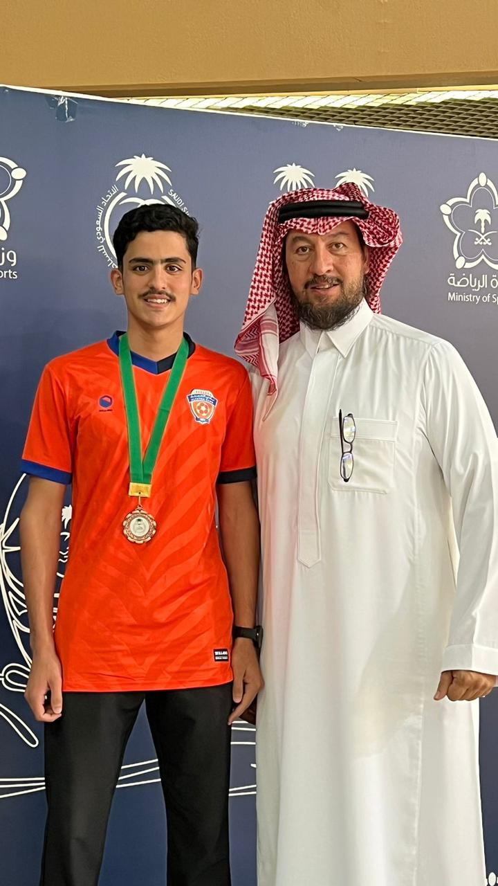 سباح الفيحاء داود الرشيدي يحقق المركز الثالث والميدالية البرونزية في بطولة منطقة الرياض