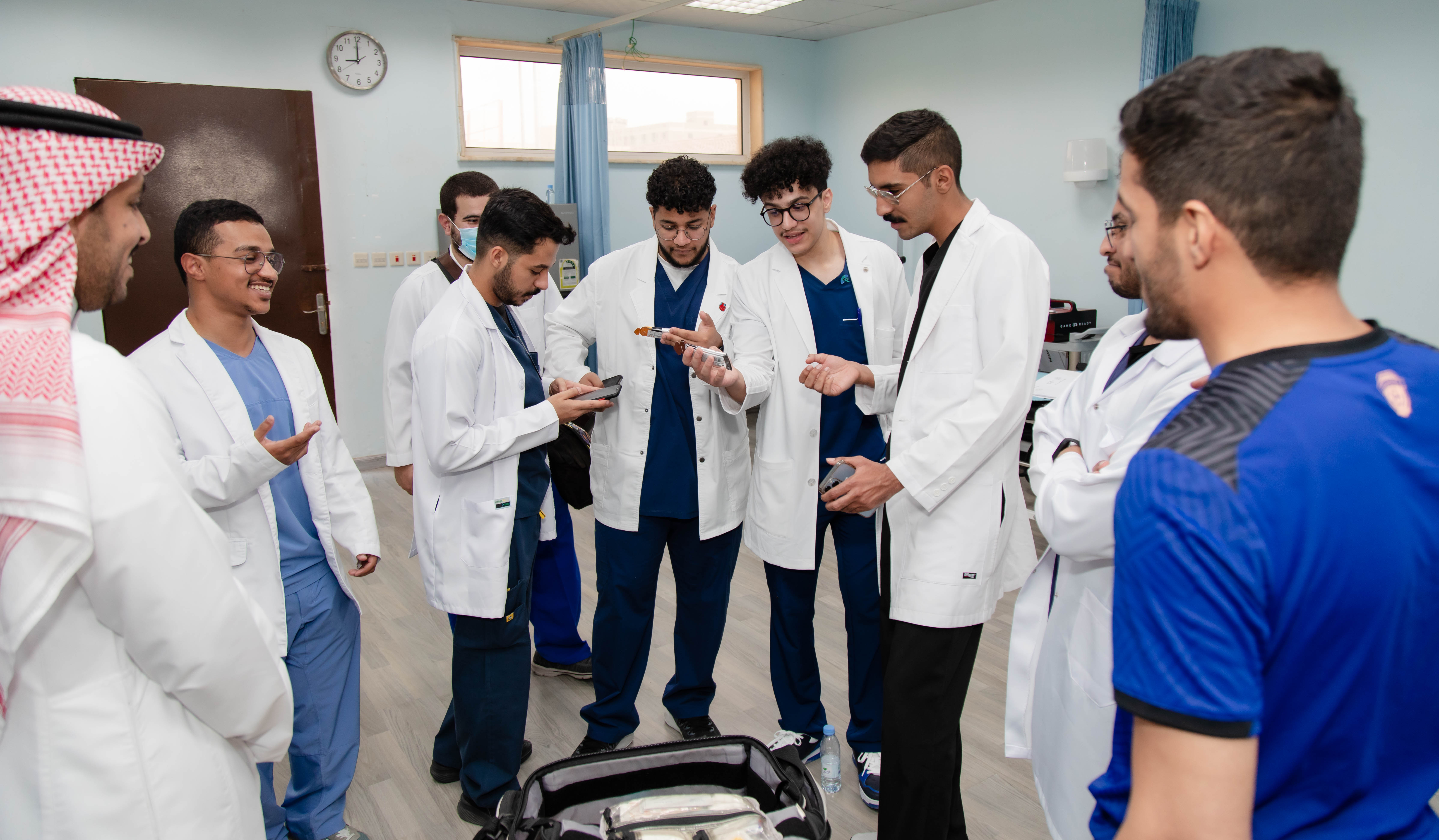 طلاب كلية العلوم الطبية التطبيقية بجامعة المجمعة بزيارة لنادي الفيحاء
