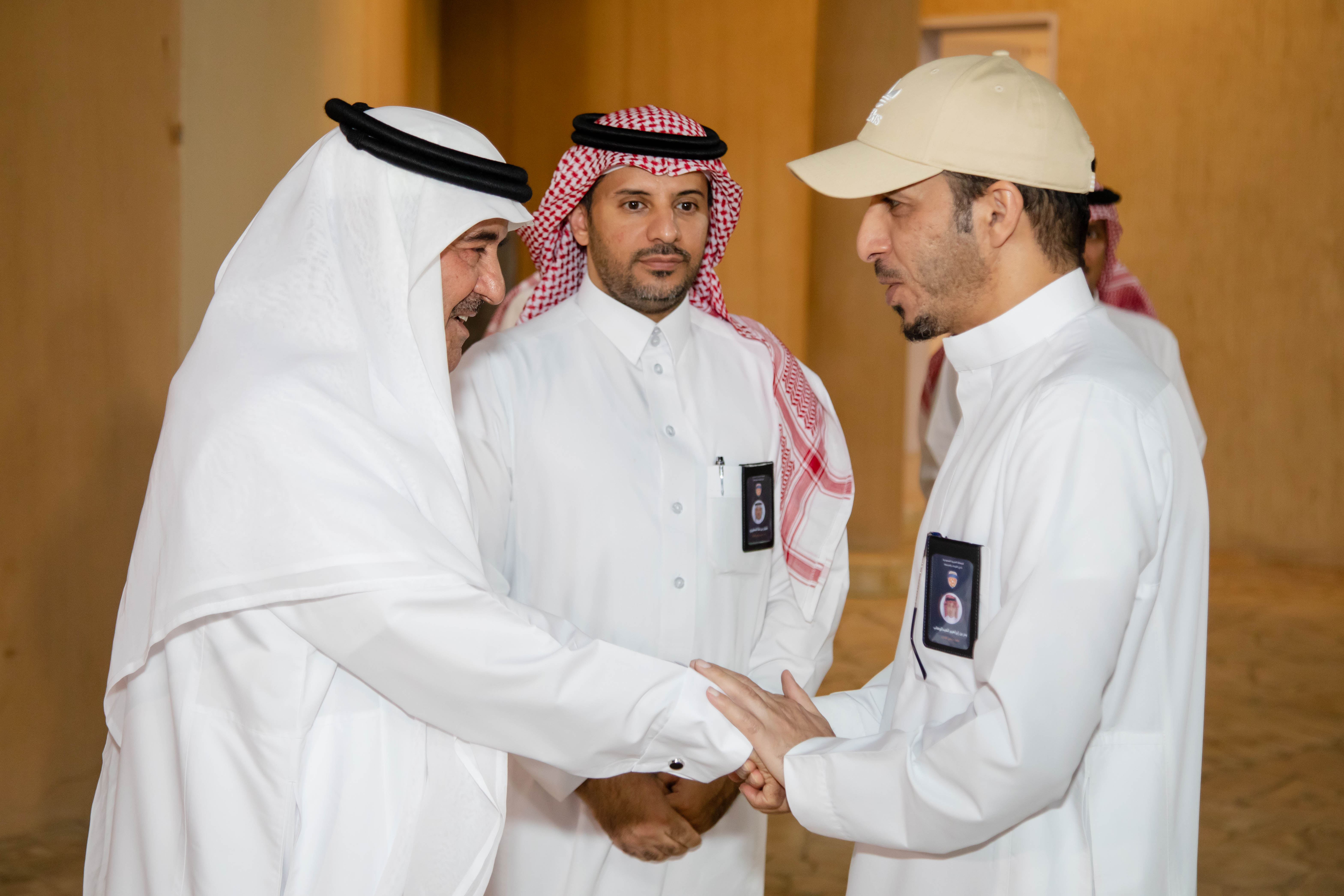 رئيس وأعضاء مجلس الإدارة يستقبلون عضو شرف النادي الذهبي الأستاذ عبدالله بن محمد الربيعة