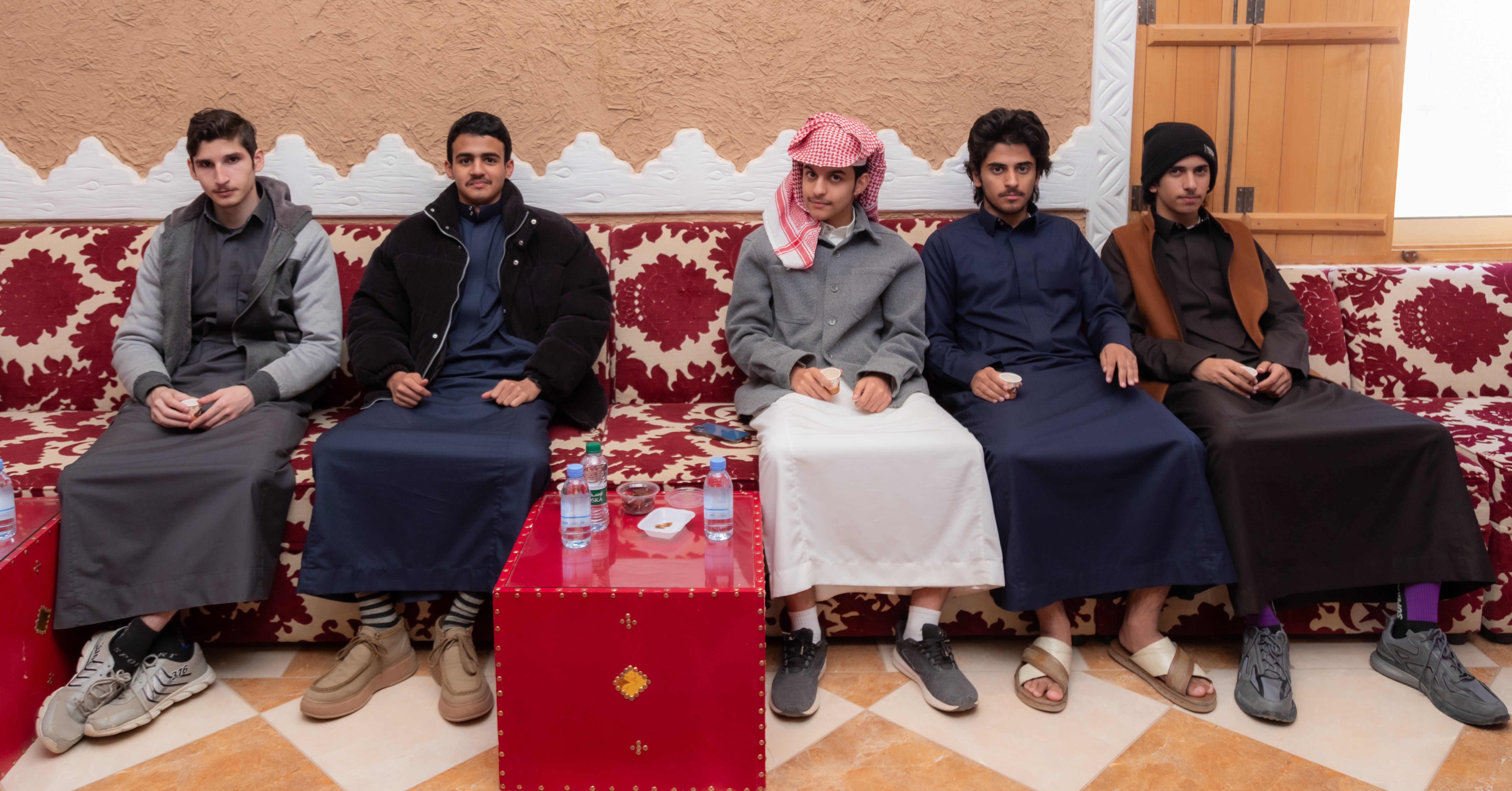 طلاب ثانوية الشيخ عبدالله العنقري في زيارة نادي الفيحاء